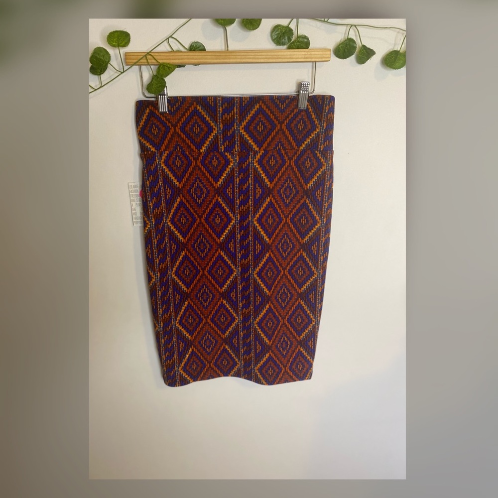 𝐋𝐮𝐥𝐚𝐫𝐨𝐞 Women's printed Skirt size small